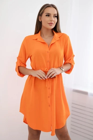 Pomarańczowa sukienka na guziki wiązana w talii