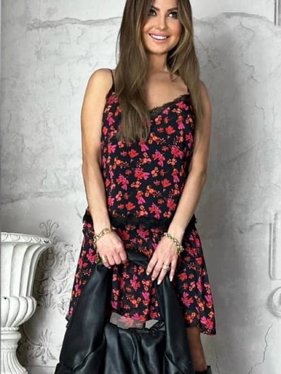 Czarna spódnica mini w różowe kwiatki By o la la
