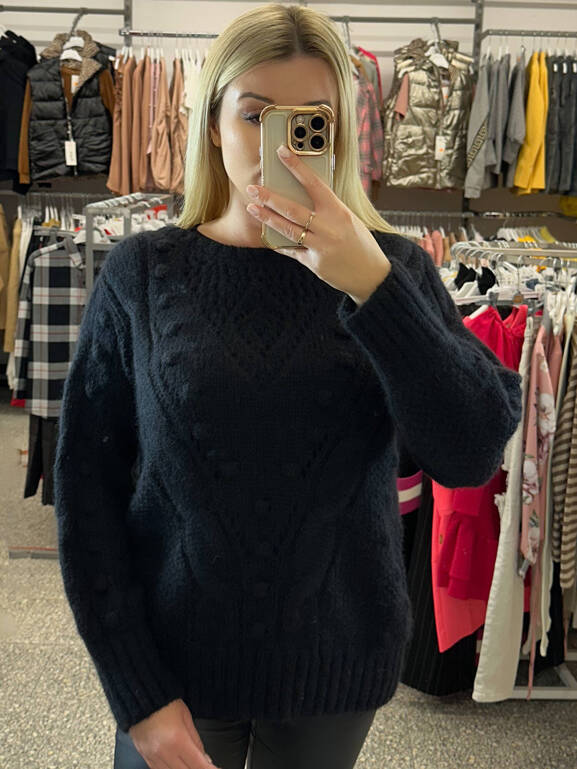 Czarny elegancki sweter ażurowy By o la la