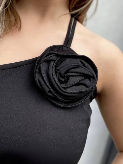 Czarna sukienka mini z różą By o la la